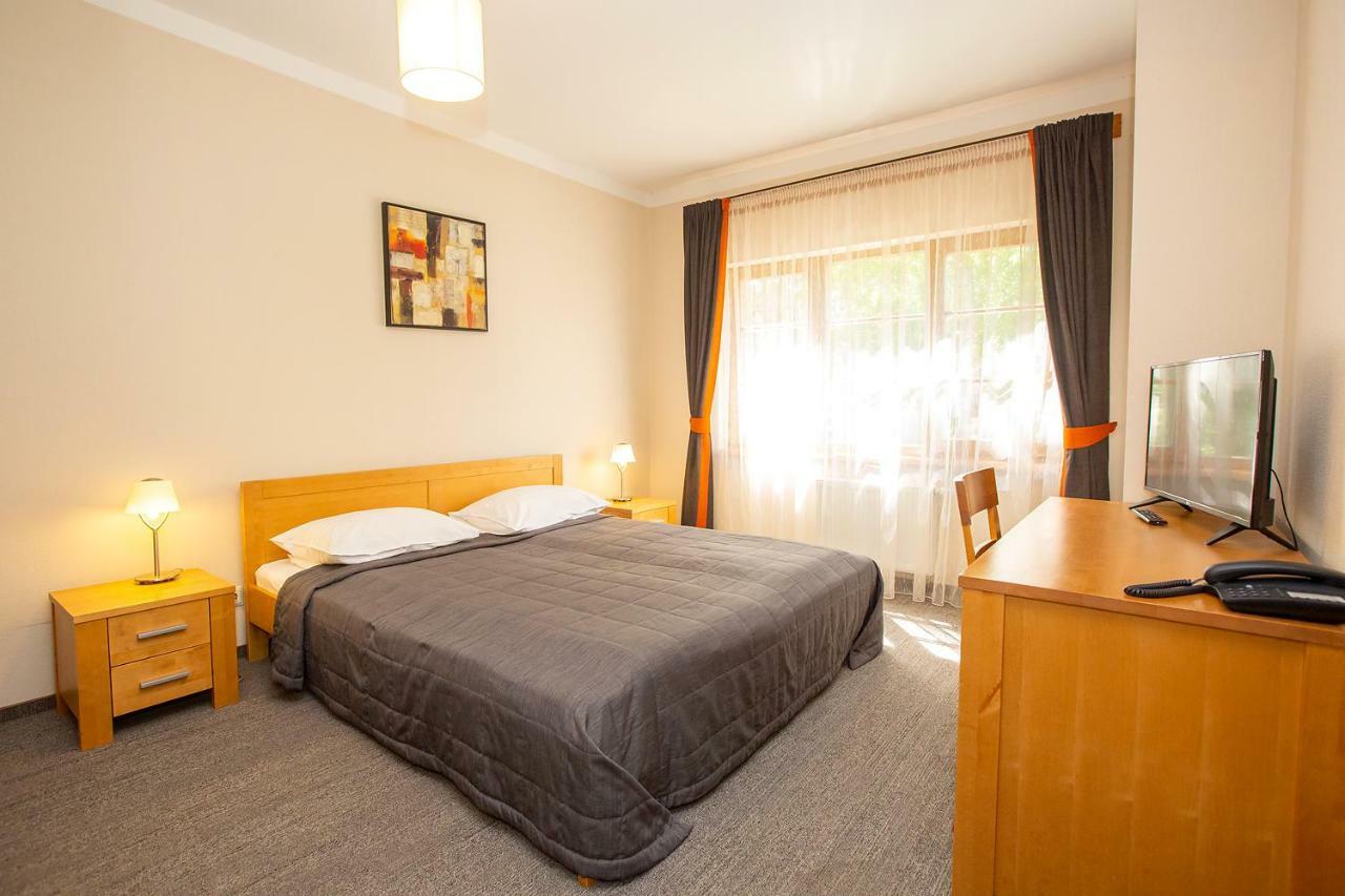 Dzintarkrasts Hotel Zocenes Ciems Ngoại thất bức ảnh